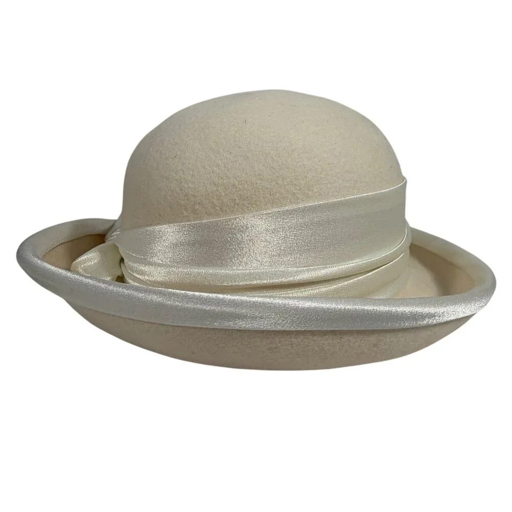 Vintage DEBORAH Winter White Felt Bowler Hat Satin Ribbon Band USA Womens - Picture 1 of 11